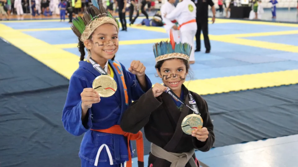Irmãs indígenas conquistam ouro em campeonato de jiu-jitsu em Manaus
