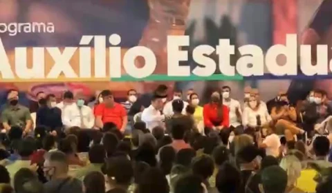 Wilson Lima entrega primeiros cartões do Auxílio Estadual permanente