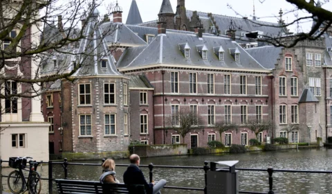 Ômicron, variante do Coronavírus, é encontrada em mais 13 passageiros na Holanda