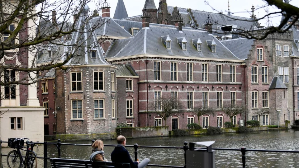 Ômicron, variante do Coronavírus, é encontrada em mais 13 passageiros na Holanda