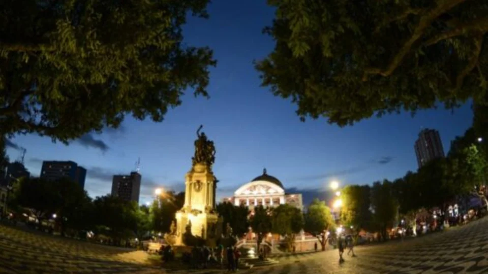 Largo de São Sebastião recebe decoração de Natal neste domingo (28)
