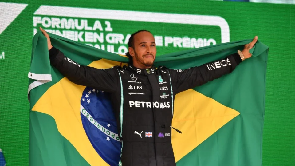Hamilton vence GP de São Paulo em fim de semana impressionante na F1