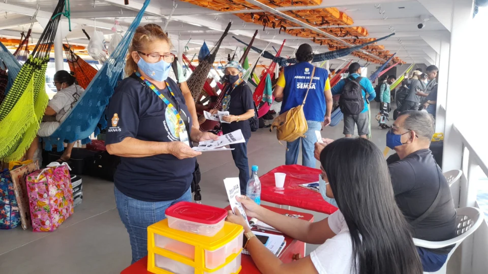 Ação educativa de combate à malária é feita em porto de Manaus