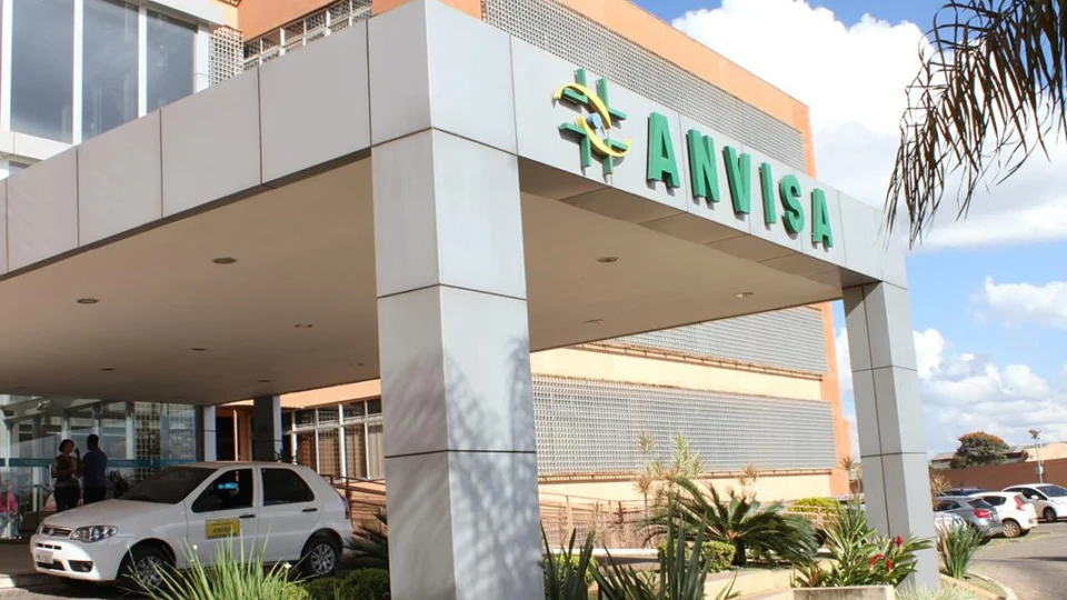 PF vai investigar casos de ameaças a diretores da Anvisa para não aprovar vacina