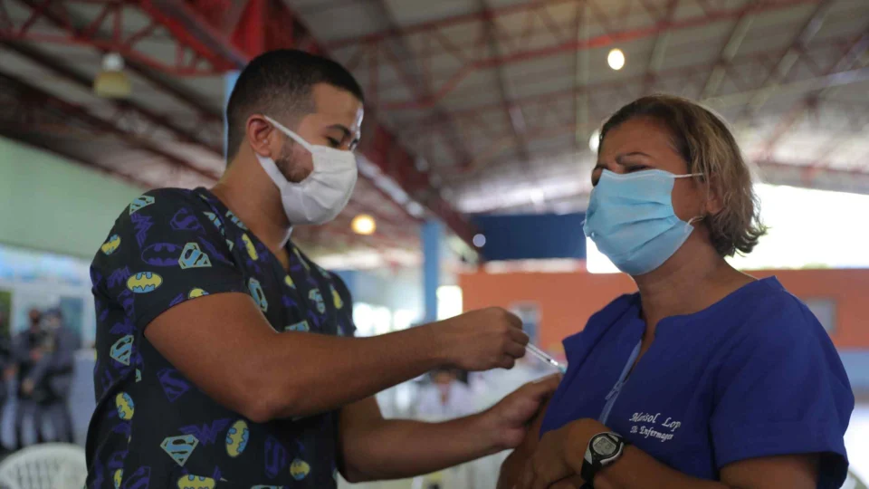 Até esta segunda-feira (15) Amazonas já aplicou 4.752.552 doses contra Covid-19