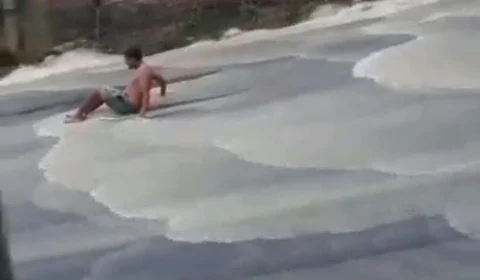 Tem até tobogã! Chuva causa transtornos em vias de Manaus nesta segunda (01); Vídeos