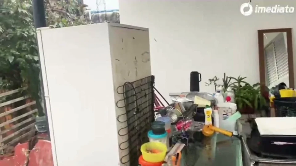Moradores do Beco Veneza no São Jorge têm objetos arrastados pela chuva; VÍDEO