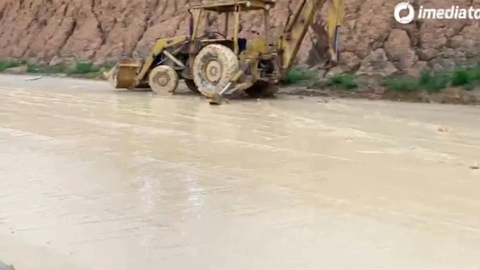 VÍDEO; Barranco desaba e lama toma conta da Autaz Mirim, na zona Leste