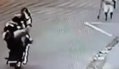 Motociclista foge após matar idoso atropelado ao empinar moto; veja vídeo