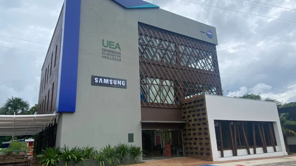 Projeto Academia STEM recebe 200 bolsistas dos cursos de engenharia da UEA