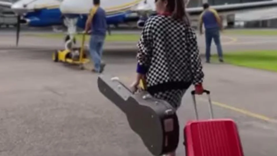 VEJA VÍDEO de Marília Mendonça antes de embarcar para Minas