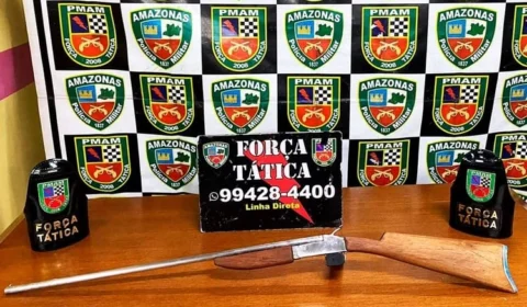 Homem ameaça matar família com espingarda, em Manaus