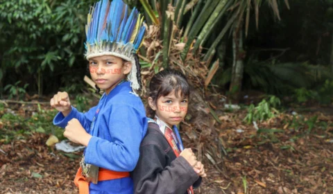 Dupla indígena de 8 e 10 anos disputa campeonato de Jiu-Jitsu na Arena Amadeu Teixeira