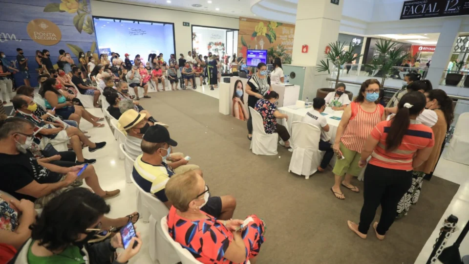 Vacinação em shoppings centers de Manaus é retomada nesta quinta (11); Veja lista!