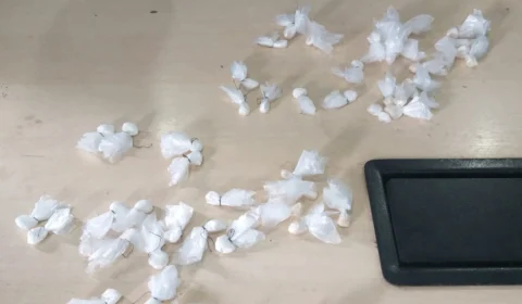 Polícia apreende quantidade expressiva de drogas com adolescentes em rip-rap de Manaus