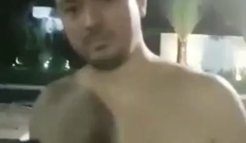 VÍDEO; Motoboy é agredido por homem em condomínio de Manaus