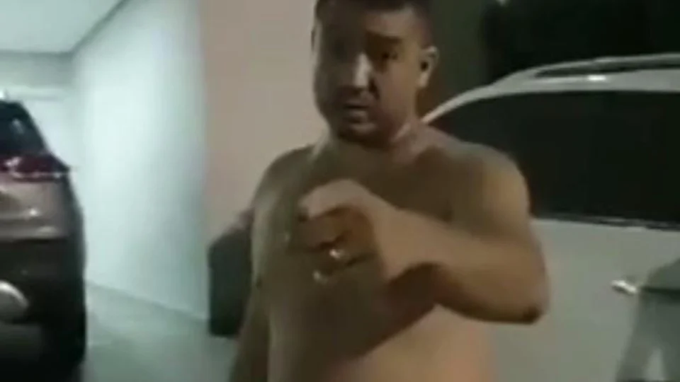 Veja vídeo de motoboy sendo agredido e ameaçado por empresário em Manaus
