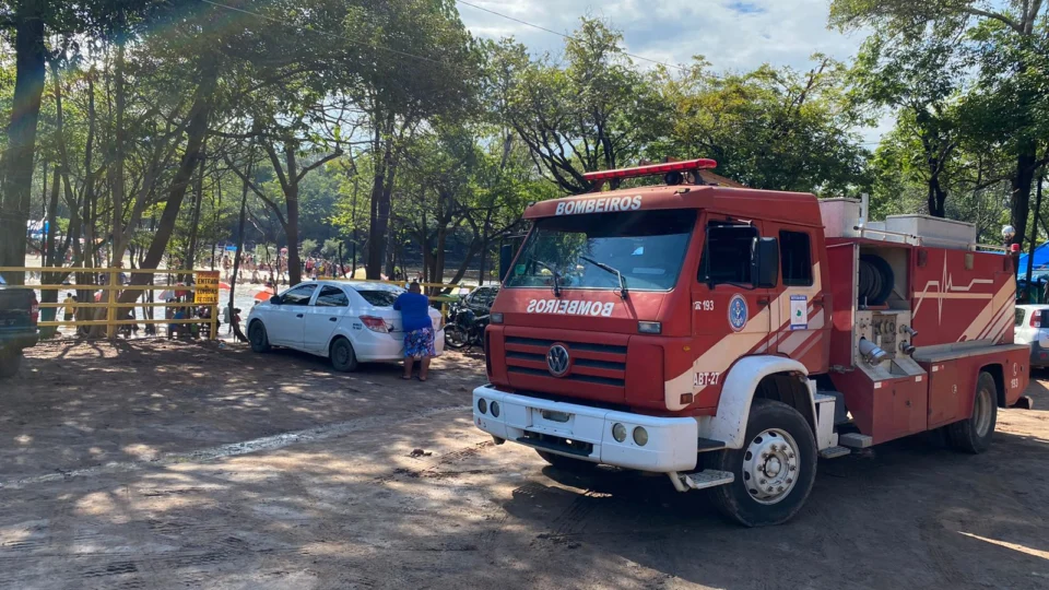 Homem bate a cabeça e desaparece em cachoeira no Iranduba