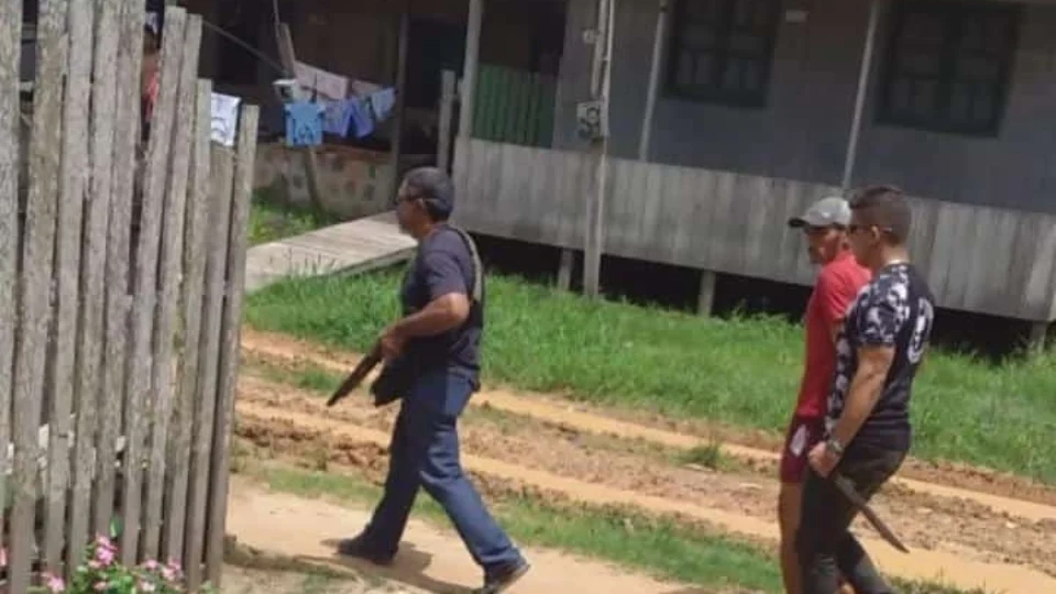 Suspeito de matar esposa na frente dos filhos por ciúmes é preso em Eirunepé; VÍDEO