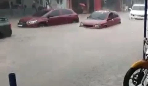 VEJA VÍDEO; Av Francisco Queiroz fica debaixo d’água durante chuva desta sexta-feira (26)