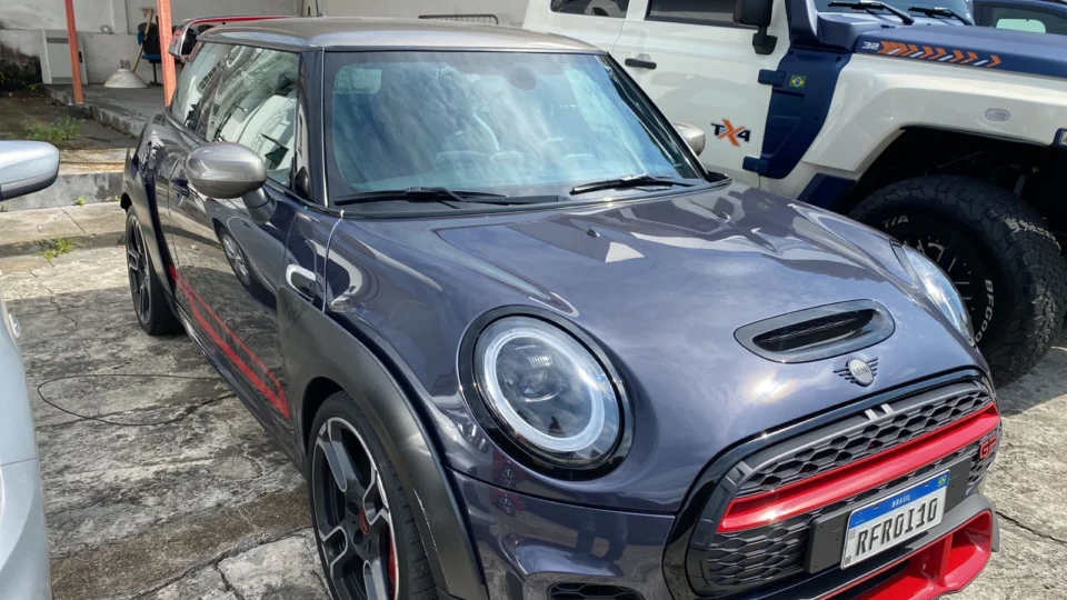 VÍDEOS; Carros de luxo são apreendidos em operação ‘Blockchain Fake’ pela DERFD em Manaus