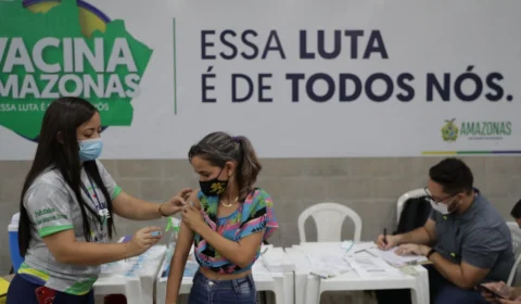 Mais de 5 milhões de doses de vacinas já foram aplicadas no Amazonas até esta terça-feira (30)