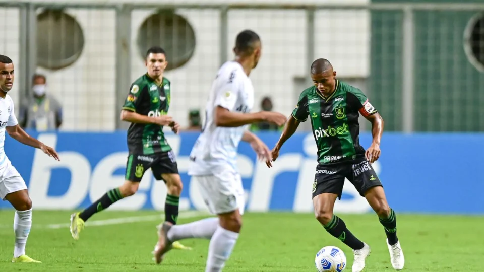 Na luta por vaga na Libertadores, América-MG afunda Grêmio no Z4