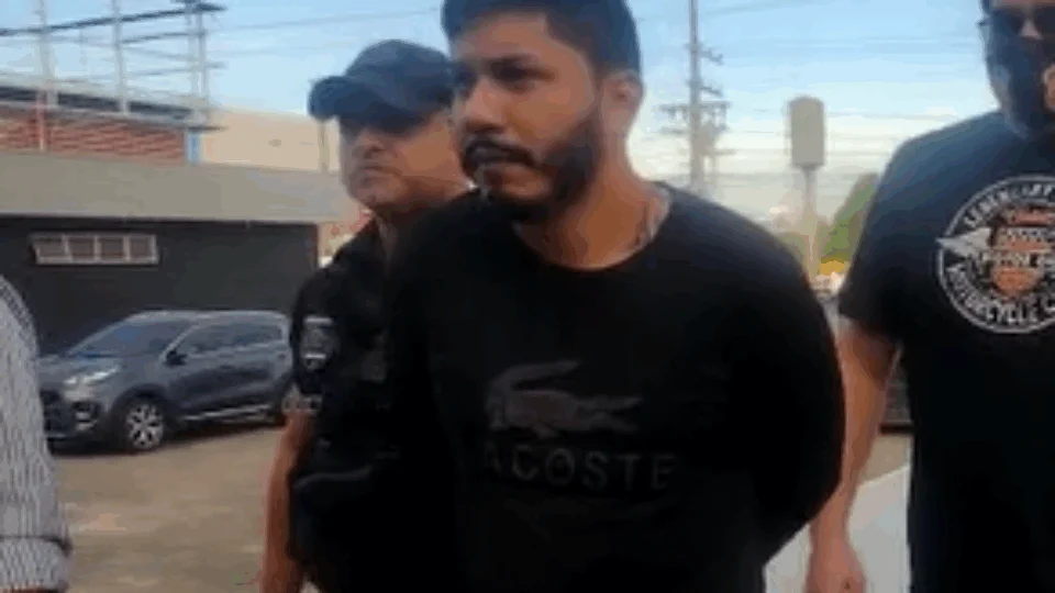 Vídeo;Homem é preso por envolvimento no homicídio de ajudante de pedreiro, em Manaus