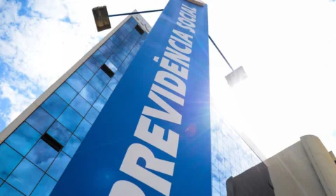 Aposentados e pensionistas começam a receber 13º do INSS a partir desta quarta-feira (24)