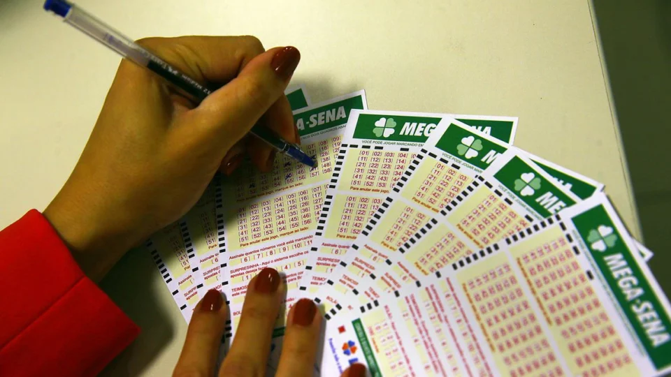 Ninguém acerta a Mega-Sena e prêmio acumula em R$ 75 milhões