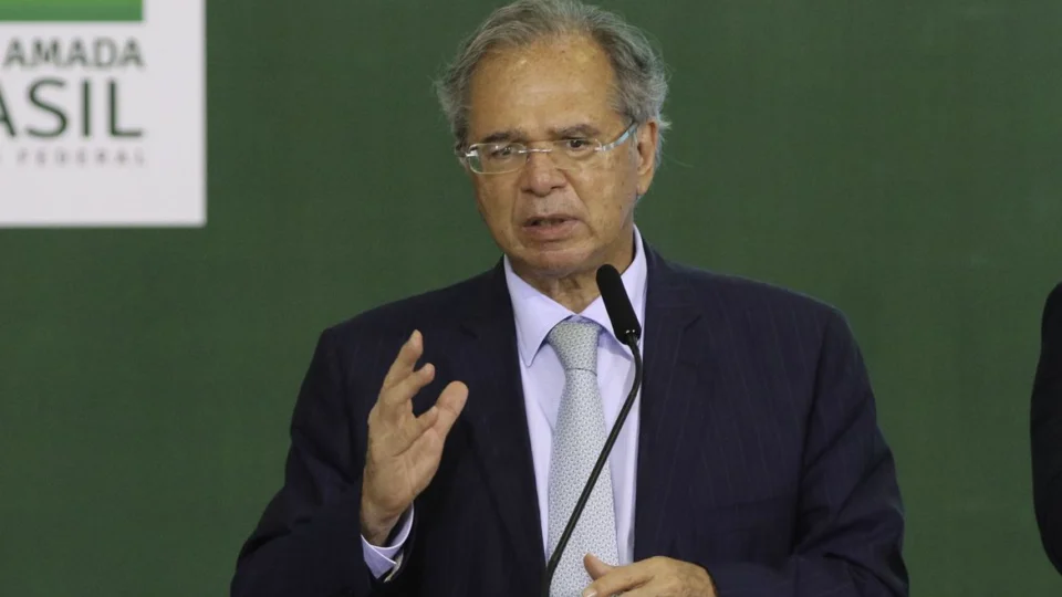 Auxílio Brasil: ministro diz que não há fonte permanente de custeio