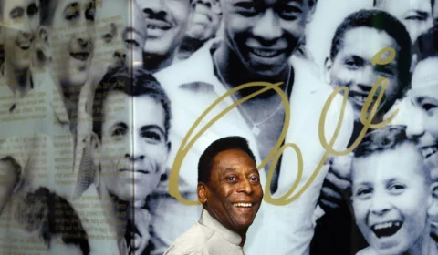 Pelé recebe alta do hospital para passar o Natal com a família