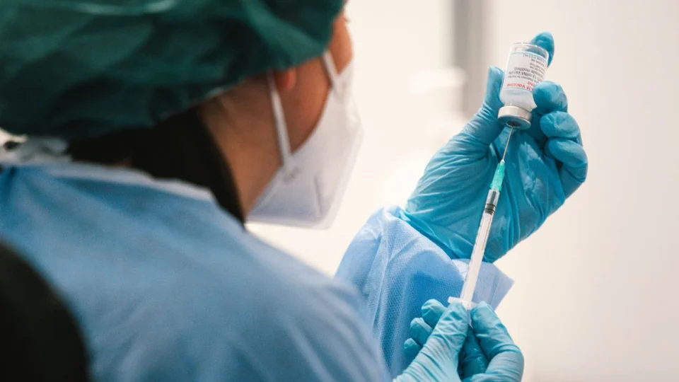 STF determina exigência de comprovante de vacina para entrar no país