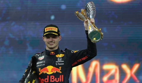 Holandês Verstappen conquista título da F1 com ultrapassagem na última volta