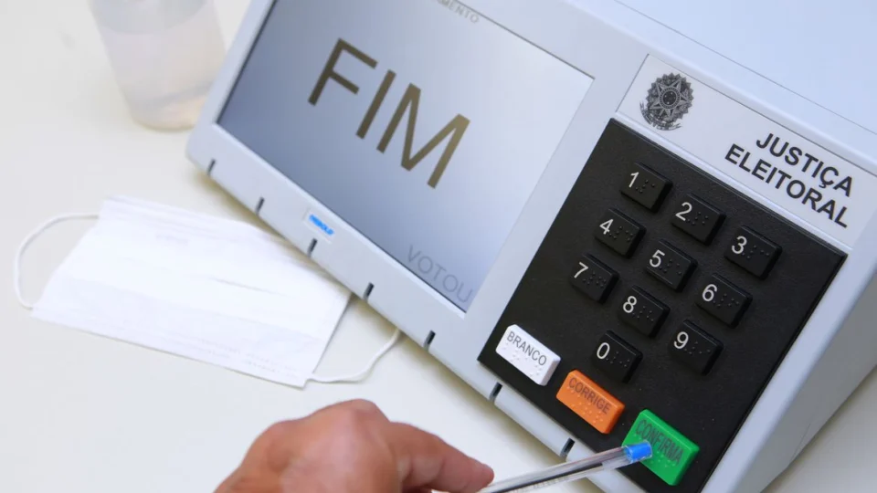 Ministério da Defesa entregará relatório sobre urnas ao TSE nesta quarta-feira