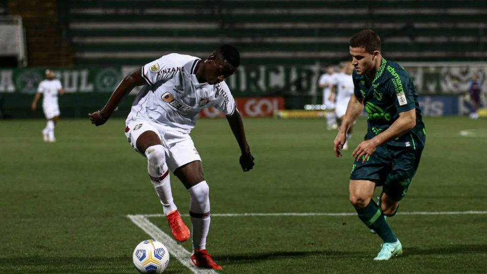 Fluminense recebe Chapecoense em busca de vaga na Libertadores