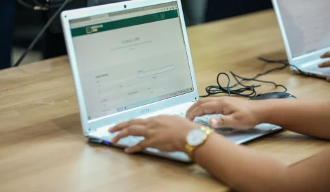 Plataforma de ensino à distância permite que mais de 300 mil manauenses recebam qualificação