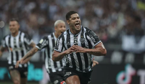 Atlético-MG goleia e coloca mão na taça da Copa do Brasil