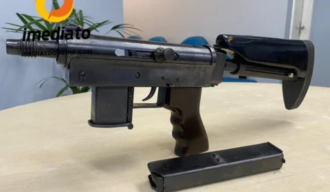 Força Tática prende dupla com submetralhadora de fabricação israelense no Ouro Verde