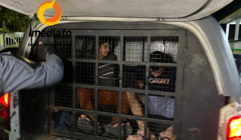 Dupla é presa com arma e celulares roubados no Monte das Oliveiras