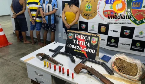 Quarteto é preso com carro roubado, armas e drogas no Japiim