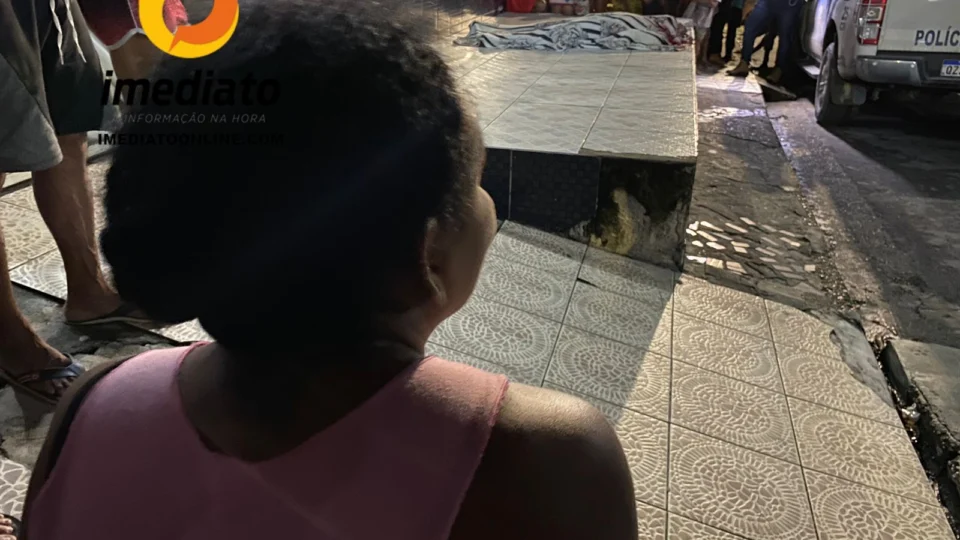 Dupla chega em picape branca e executa ‘Cabeção’ a tiros no Nova Vitória