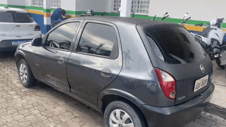 VEJA VÍDEO! “Oráculo” identifica carro roubado e homem é preso com arma de fogo no veículo