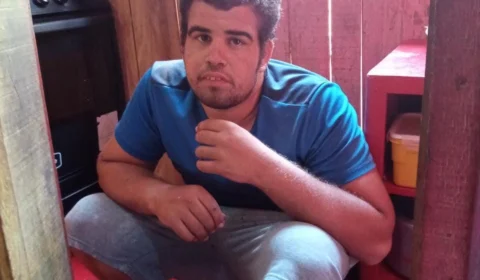 Mãe procura por filho com deficiência intelectual que desapareceu em Manaus