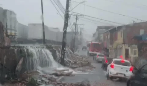 VÍDEO; Muro de empresa desaba durante forte chuva na Colônia Santo Antônio