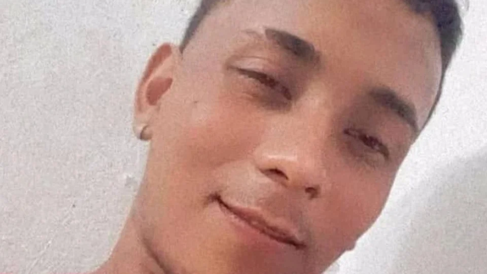 Mãe pede ajuda para encontrar filho que supostamente foi sequestrado em Manaus