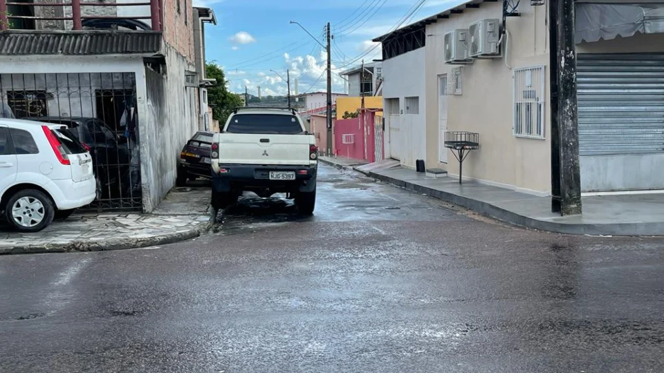 Dupla de bandidos em carro “Uber” assaltam comércio no bairro Japiim 2