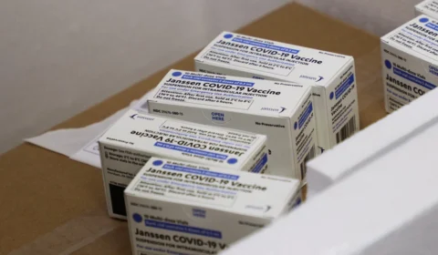 Reforço: Mais de 12 mil doses da vacina Janssen chegam ao Amazonas nesta quinta-feira (9)