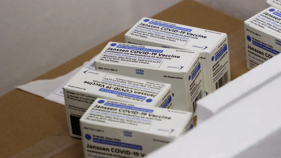 Reforço: Mais de 12 mil doses da vacina Janssen chegam ao Amazonas nesta quinta-feira (9)