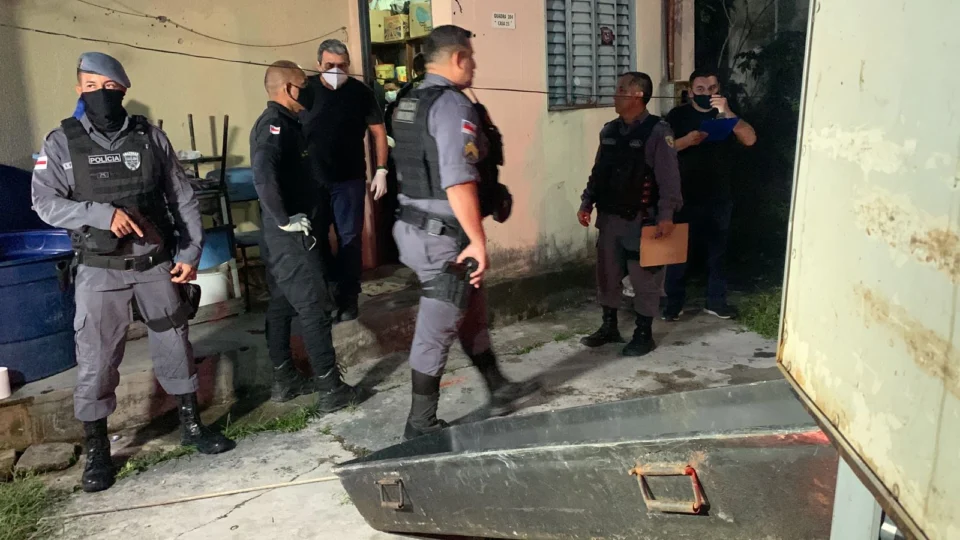 VÍDEO; Homem avista assassinos, corre, mas acaba sendo morto dentro de casa no Conjunto Cidade VI